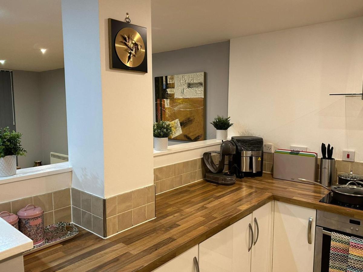 Modern City Centre Apartment In سويندون المظهر الخارجي الصورة